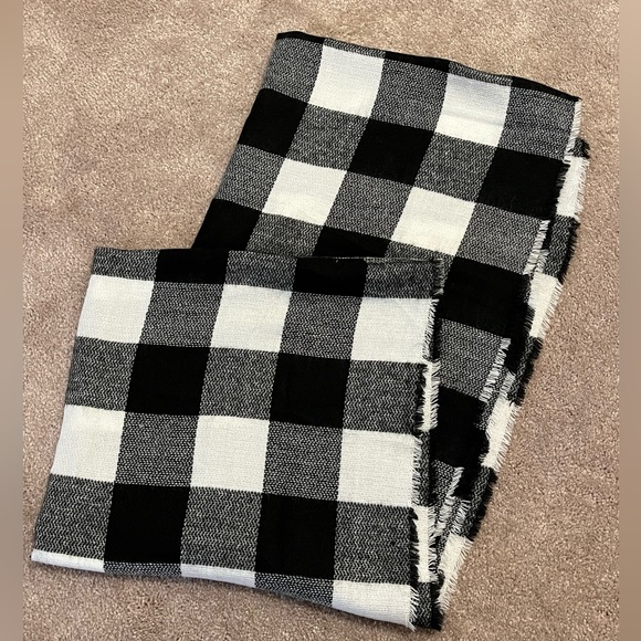 Viv & Lou buffalo plaid black and white infinity scarf. Excellent used condition - Picture 2 of 6